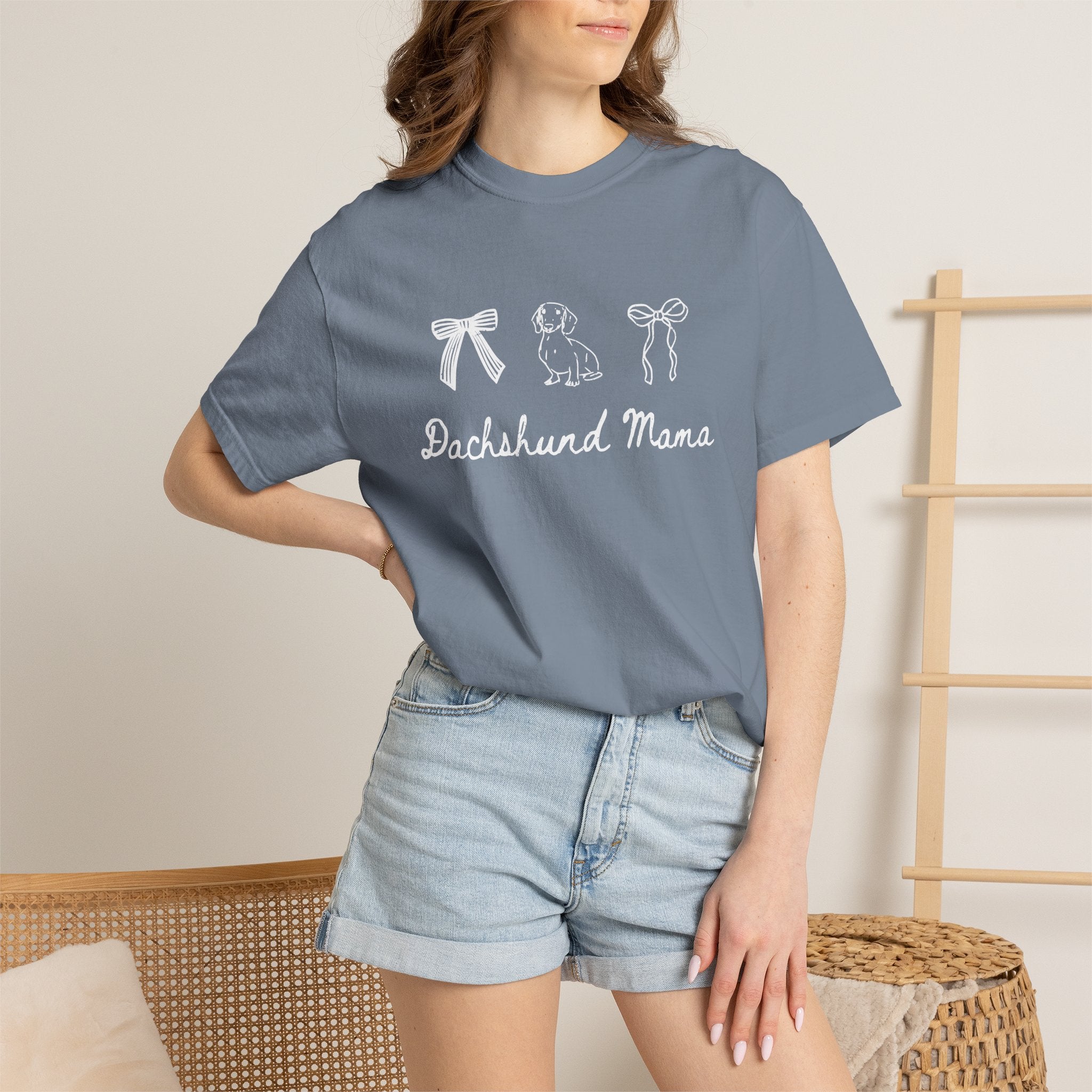 Dachshund Mama T-Shirt — Cute Paw Print & Bows Tee for Dog Lovers