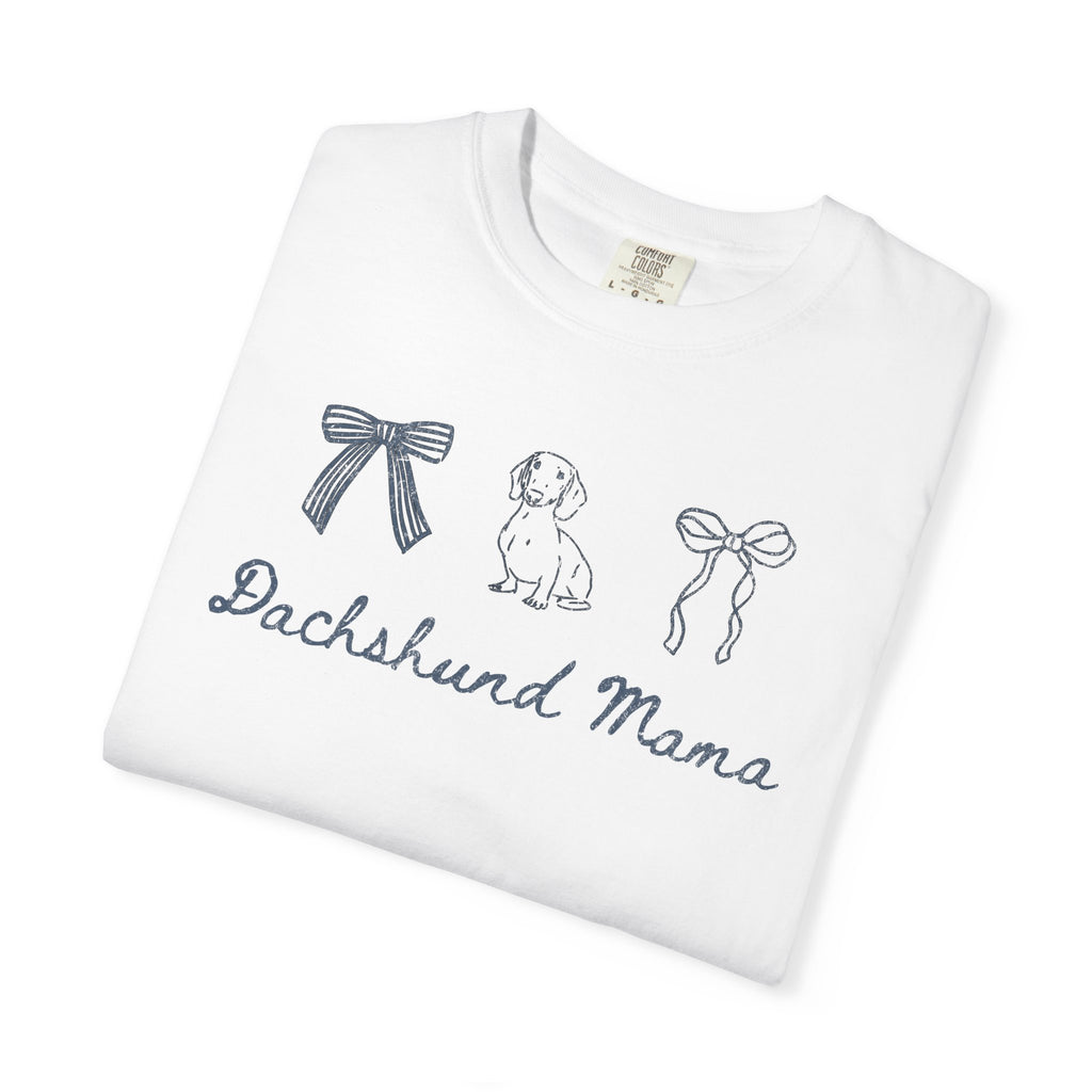 Dachshund Mama T-Shirt — Cute Paw Print & Bows Tee for Dog Lovers