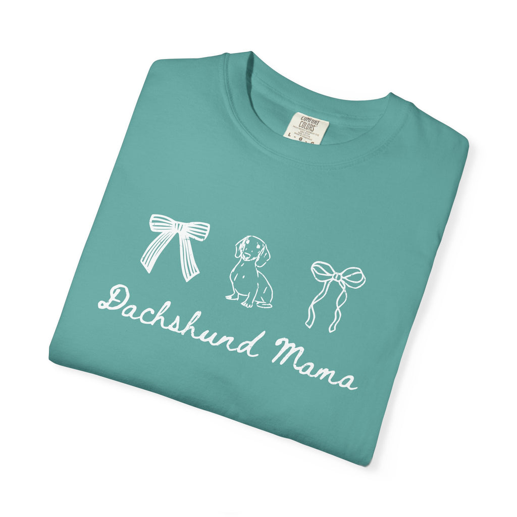 Dachshund Mama T-Shirt — Cute Paw Print & Bows Tee for Dog Lovers