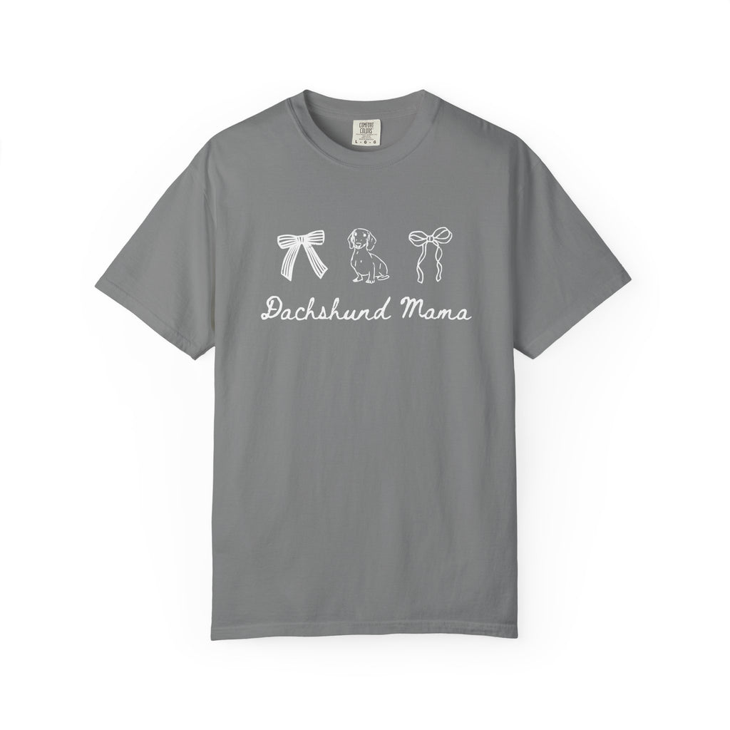 Dachshund Mama T-Shirt — Cute Paw Print & Bows Tee for Dog Lovers