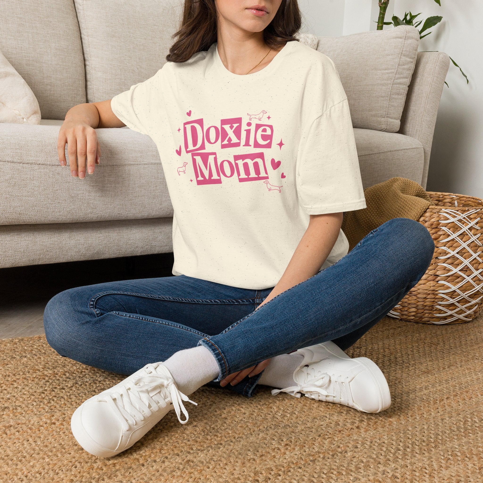Doxie Mom T‑Shirt — Cute Pink Dachshund Mom Tee