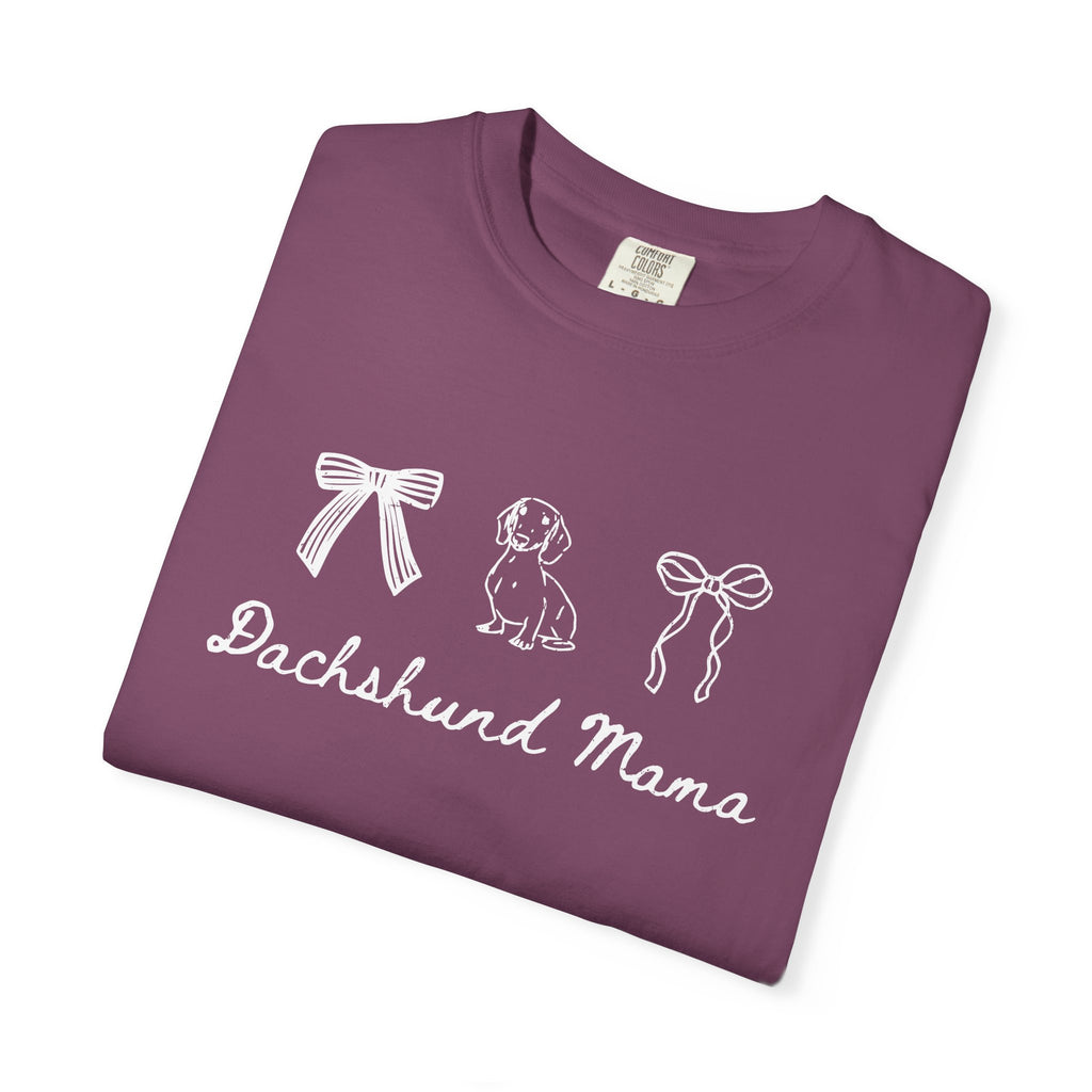 Dachshund Mama T-Shirt — Cute Paw Print & Bows Tee for Dog Lovers