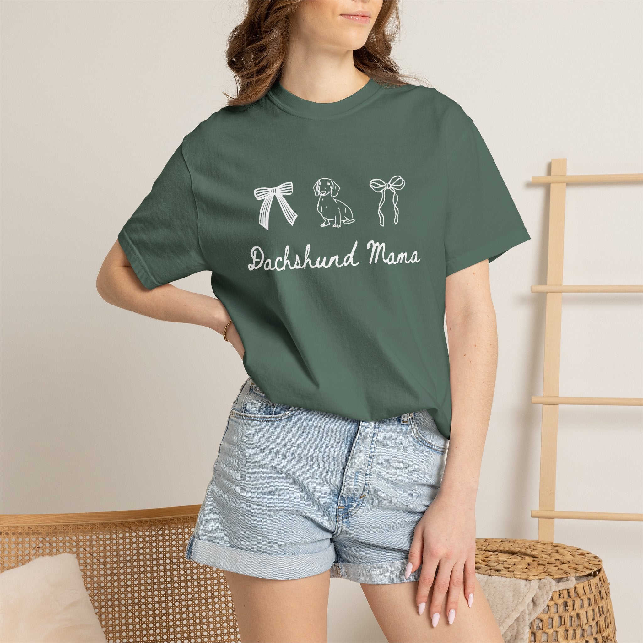 Dachshund Mama T-Shirt — Cute Paw Print & Bows Tee for Dog Lovers
