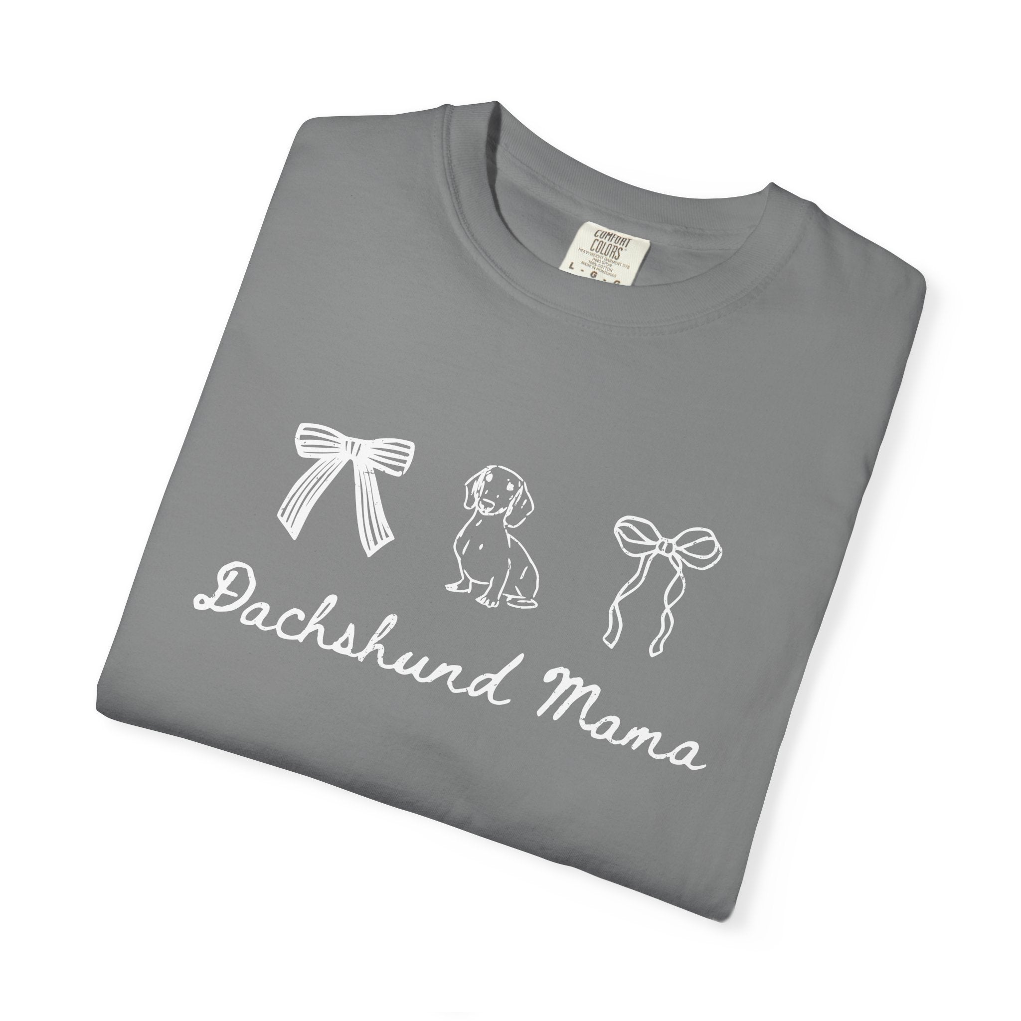 Dachshund Mama T-Shirt — Cute Paw Print & Bows Tee for Dog Lovers