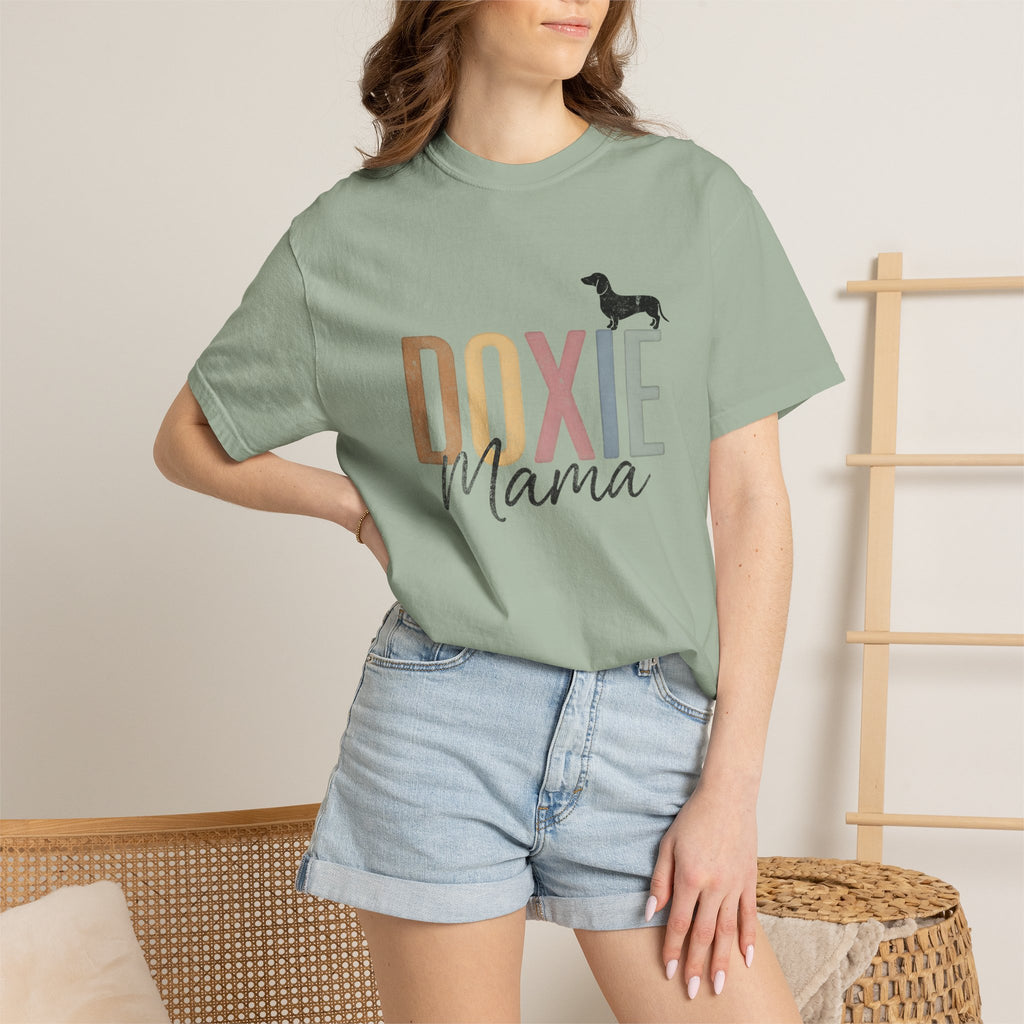 Retro Dachshund Mom Tee