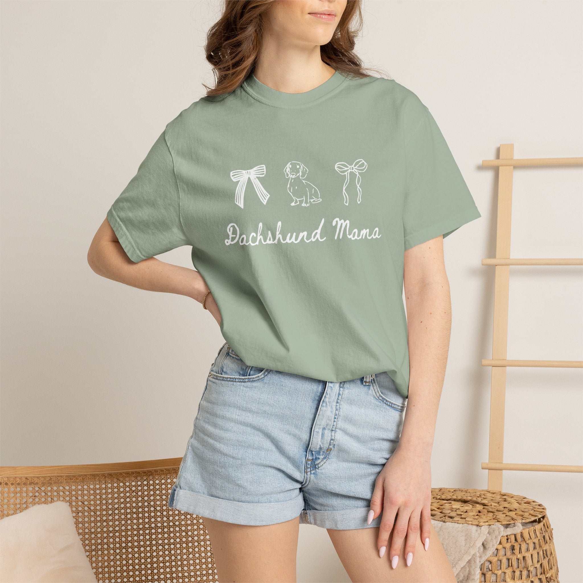 Dachshund Mama T-Shirt — Cute Paw Print & Bows Tee for Dog Lovers
