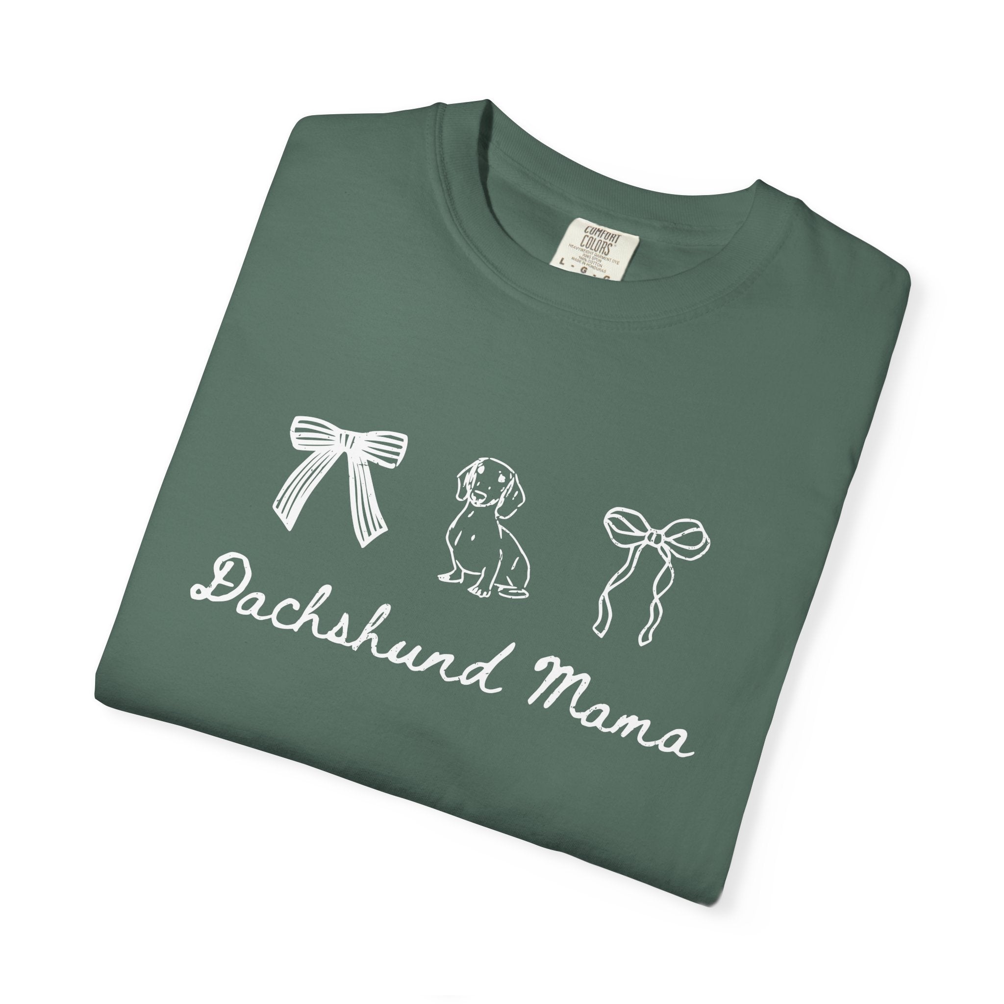 Dachshund Mama T-Shirt — Cute Paw Print & Bows Tee for Dog Lovers